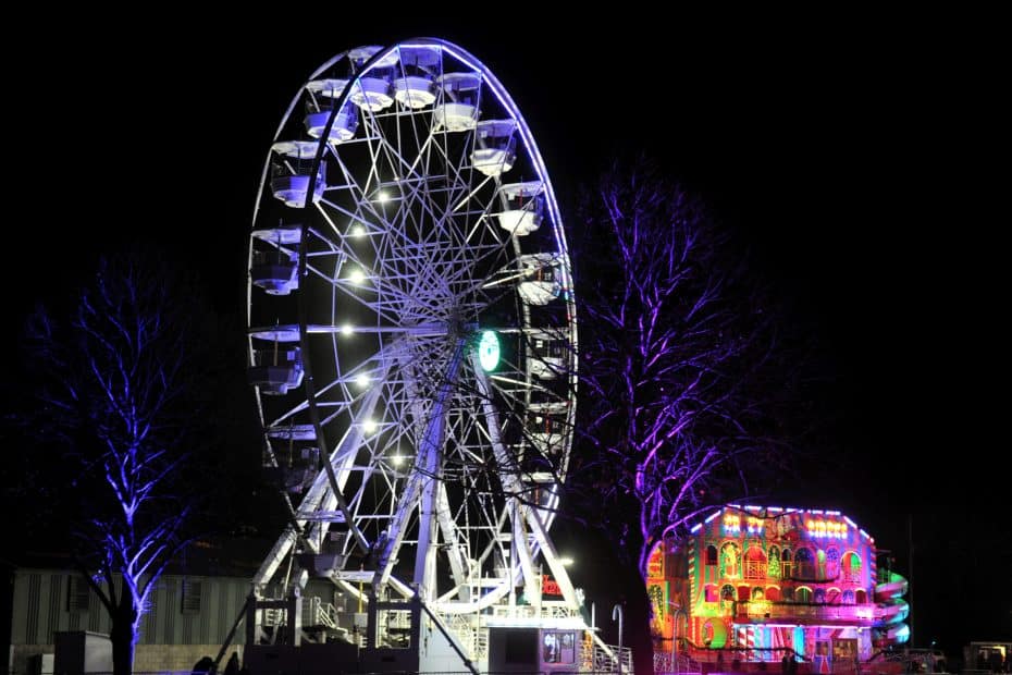 The giant observation wheel lit up at night at Winter Glow.